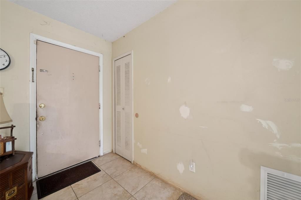 For Sale: $260,000 (3 beds, 1 baths, 1250 Square Feet)