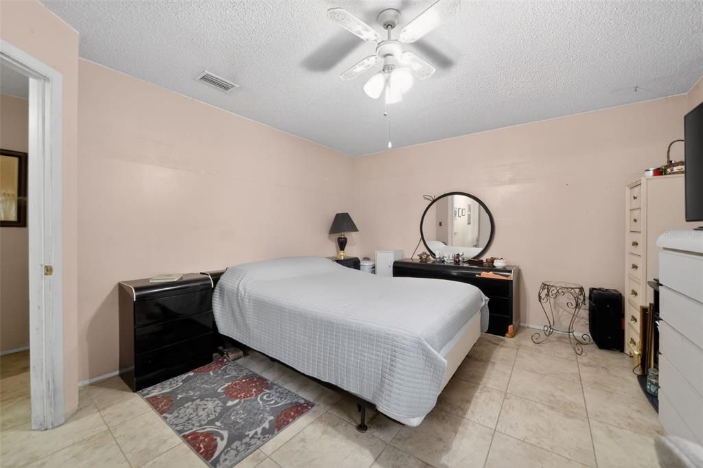 For Sale: $260,000 (3 beds, 1 baths, 1250 Square Feet)