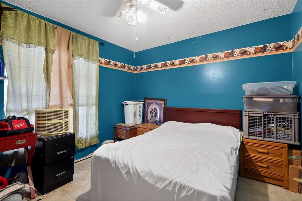 For Sale: $260,000 (3 beds, 1 baths, 1250 Square Feet)