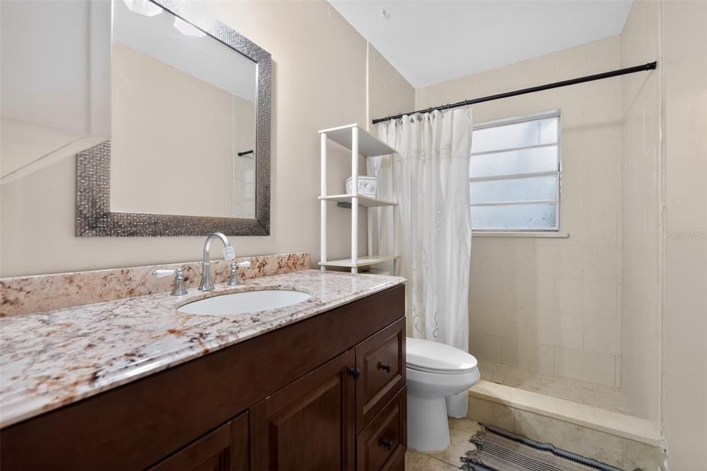 For Sale: $260,000 (3 beds, 1 baths, 1250 Square Feet)