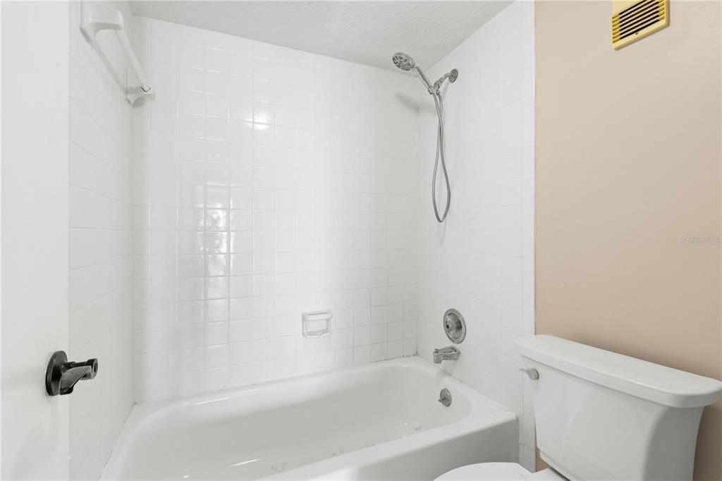 На продажу: $265,000 (2 спален, 2 ванн, 1100 Квадратных фут)