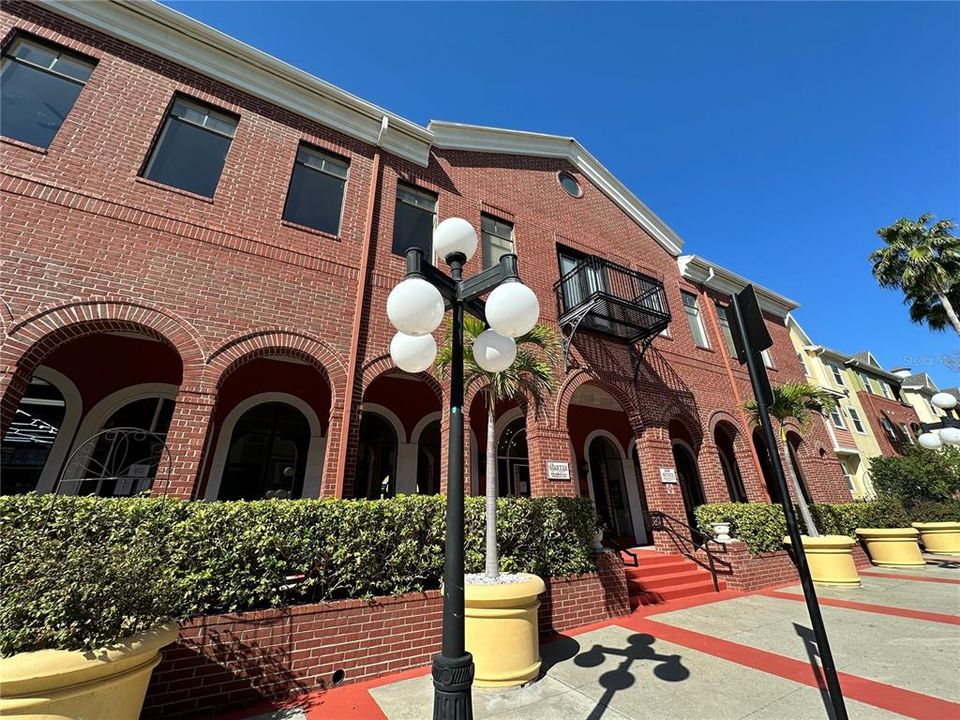 For Rent: $1,896 (1 beds, 1 baths, 867 Square Feet)
