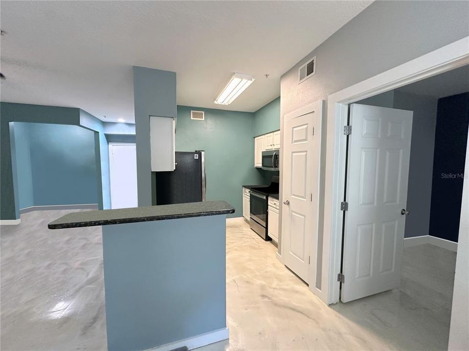 For Rent: $1,896 (1 beds, 1 baths, 867 Square Feet)