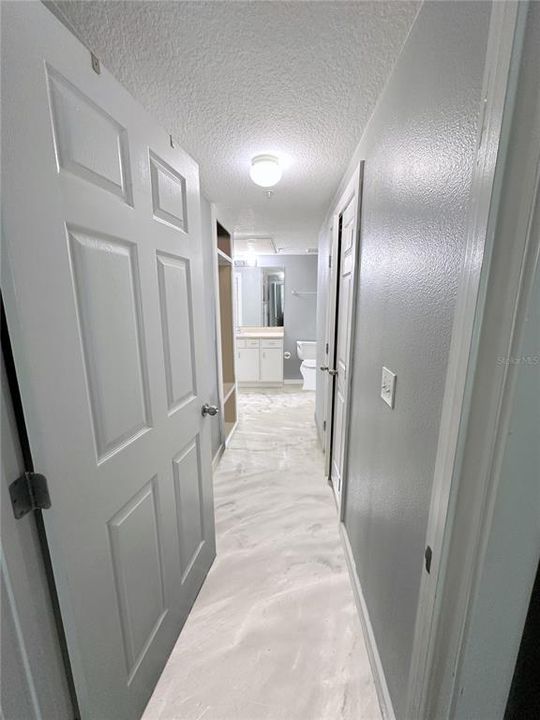 For Rent: $1,896 (1 beds, 1 baths, 867 Square Feet)