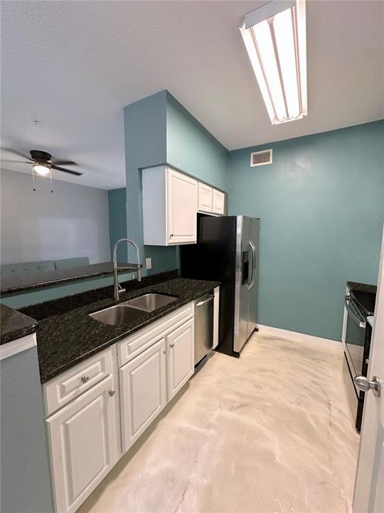 For Rent: $1,896 (1 beds, 1 baths, 867 Square Feet)