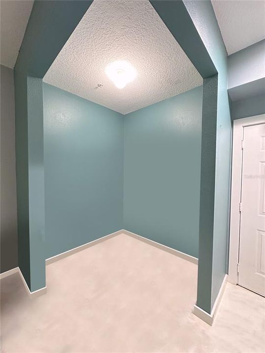 For Rent: $1,896 (1 beds, 1 baths, 867 Square Feet)
