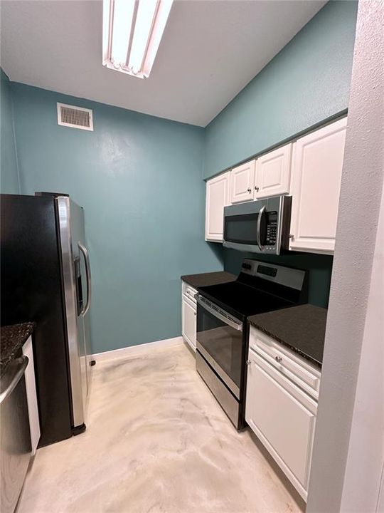 For Rent: $1,896 (1 beds, 1 baths, 867 Square Feet)