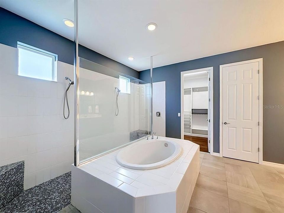 For Sale: $725,000 (4 beds, 3 baths, 2741 Square Feet)