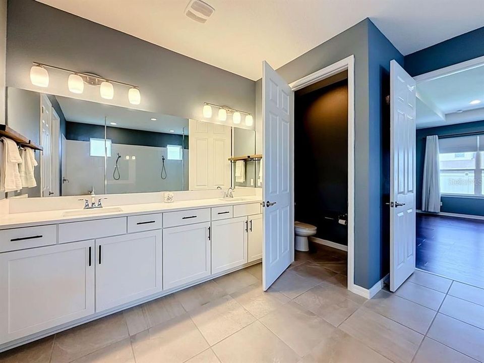 For Sale: $725,000 (4 beds, 3 baths, 2741 Square Feet)