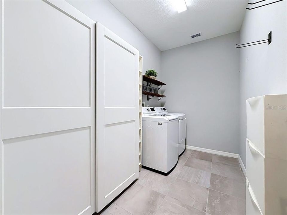 For Sale: $725,000 (4 beds, 3 baths, 2741 Square Feet)
