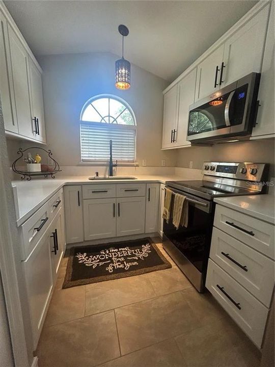 For Rent: $2,100 (3 beds, 2 baths, 1205 Square Feet)