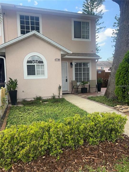 For Rent: $2,100 (3 beds, 2 baths, 1205 Square Feet)