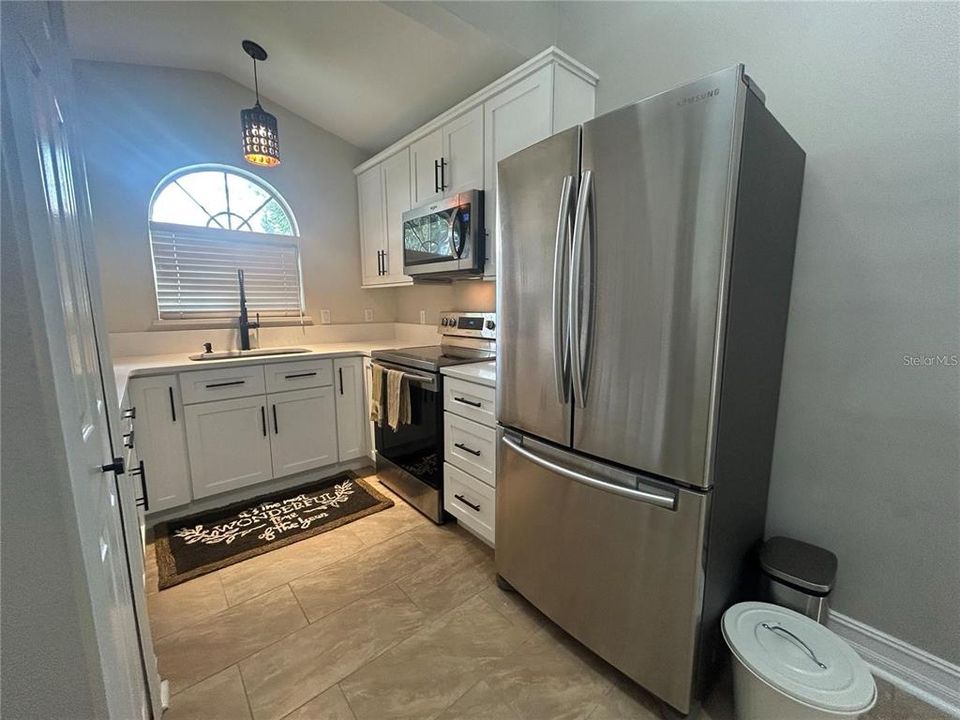For Rent: $2,100 (3 beds, 2 baths, 1205 Square Feet)