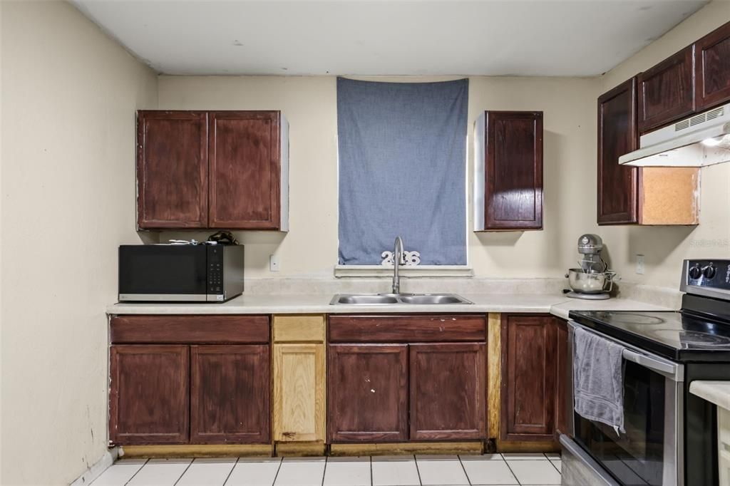 For Sale: $205,000 (3 beds, 1 baths, 1100 Square Feet)
