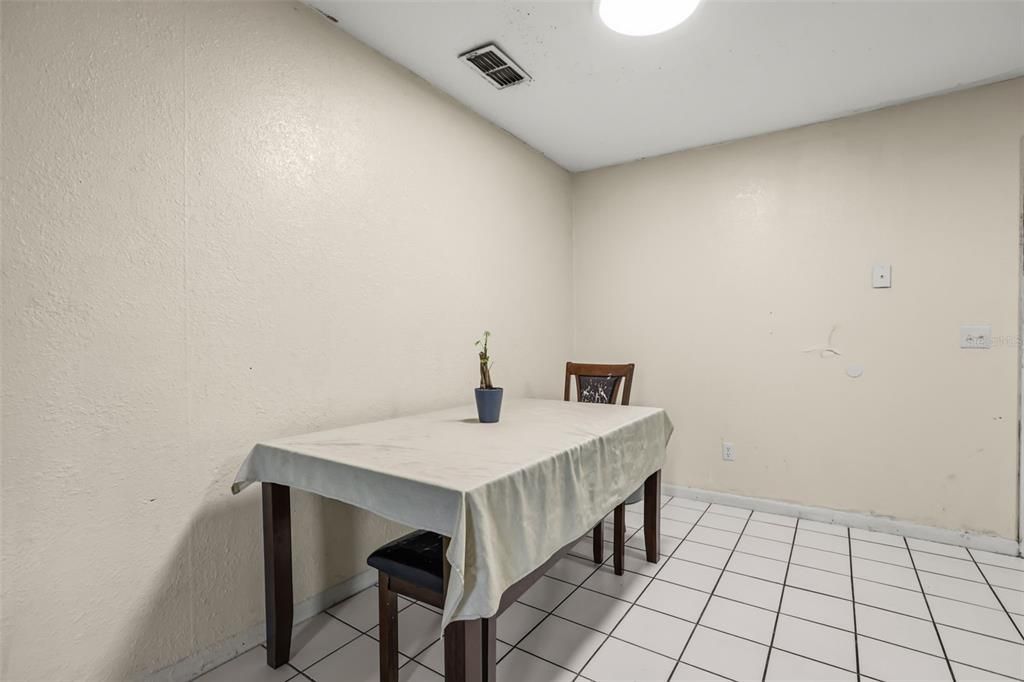 For Sale: $205,000 (3 beds, 1 baths, 1100 Square Feet)