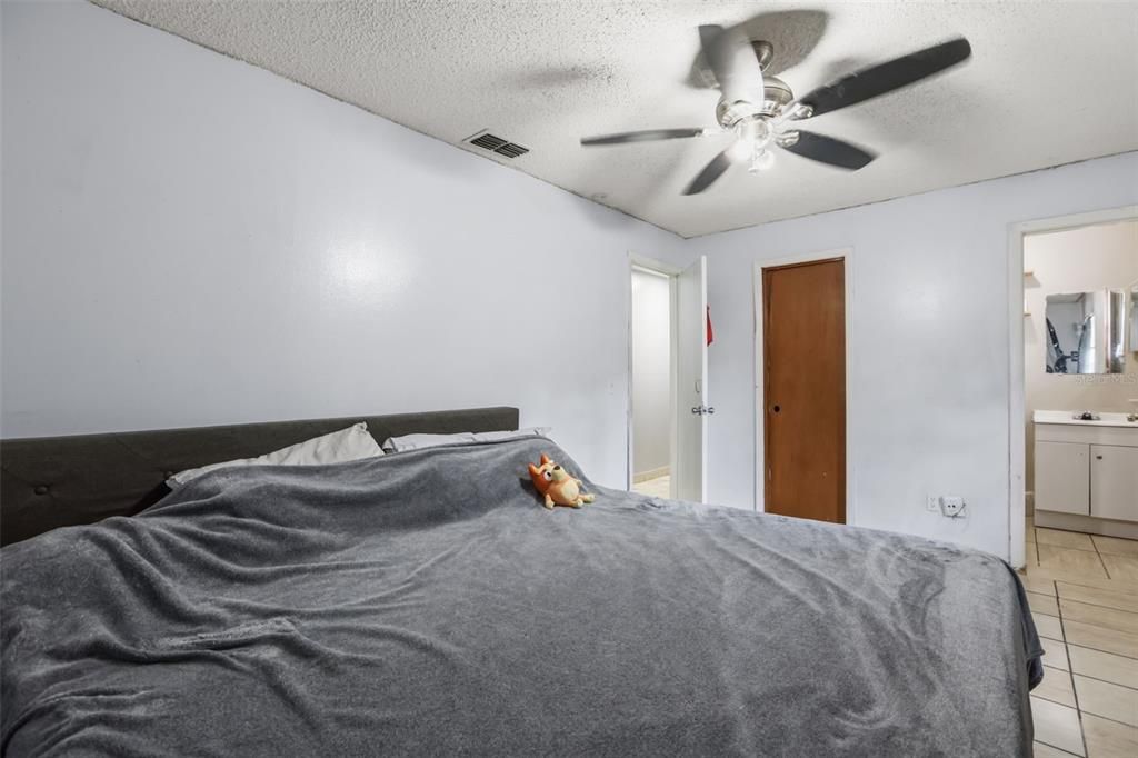 For Sale: $205,000 (3 beds, 1 baths, 1100 Square Feet)