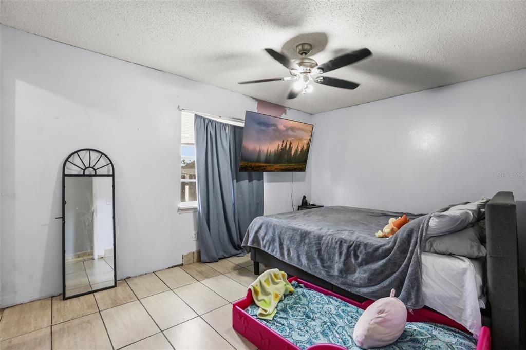 For Sale: $205,000 (3 beds, 1 baths, 1100 Square Feet)