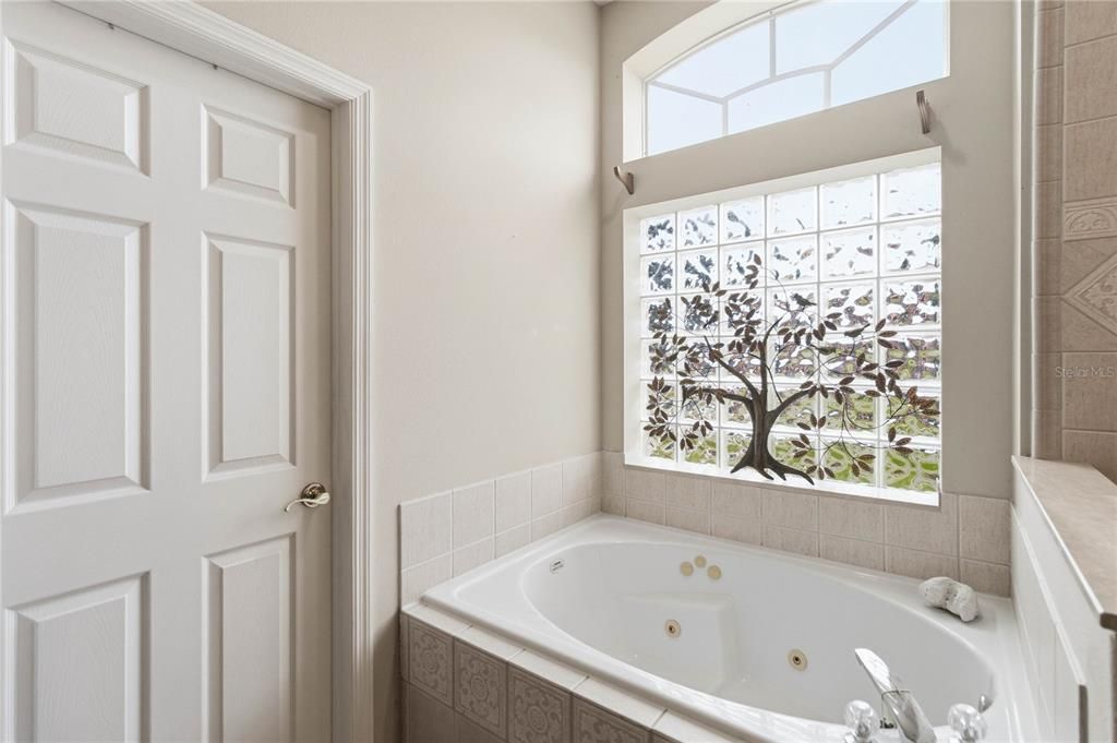 For Sale: $600,000 (4 beds, 3 baths, 2967 Square Feet)