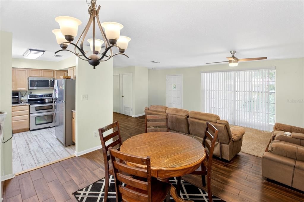 En Venta: $365,000 (3 camas, 2 baños, 1316 Pies cuadrados)