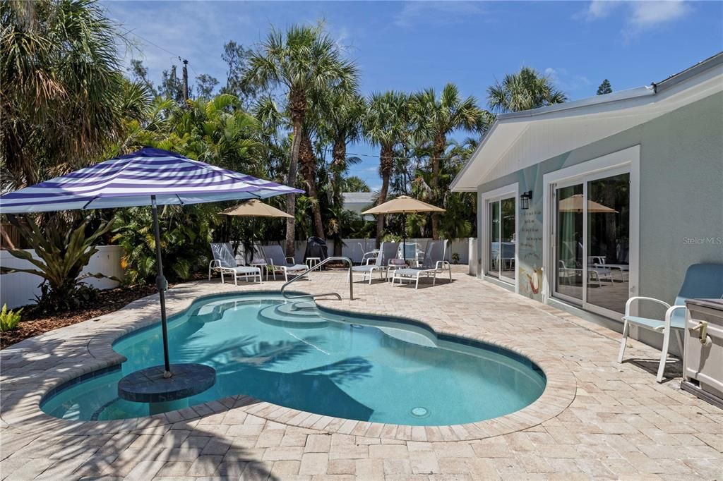 For Sale: $2,495,000 (4 beds, 3 baths, 1640 Square Feet)