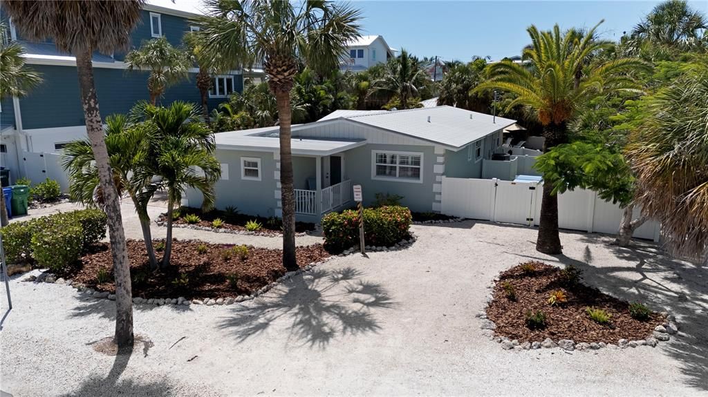 For Sale: $2,495,000 (4 beds, 3 baths, 1640 Square Feet)