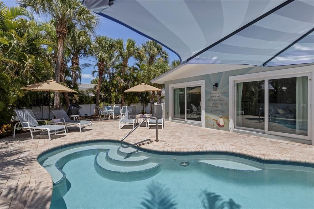 For Sale: $2,495,000 (4 beds, 3 baths, 1640 Square Feet)