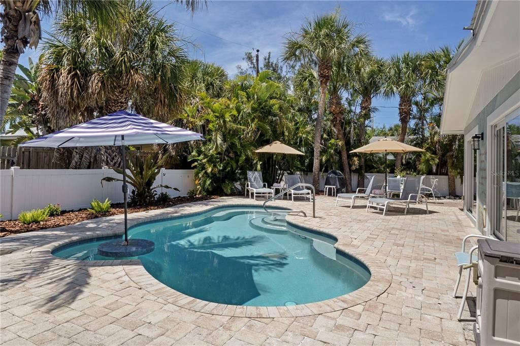 For Sale: $2,495,000 (4 beds, 3 baths, 1640 Square Feet)