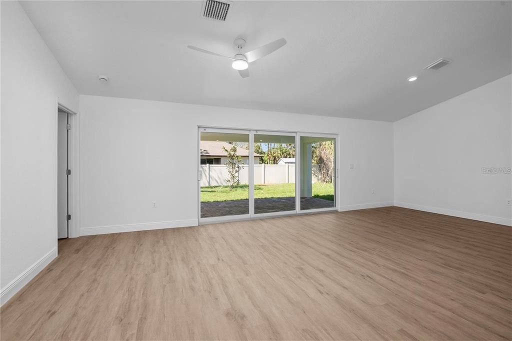 For Sale: $364,900 (4 beds, 2 baths, 1868 Square Feet)