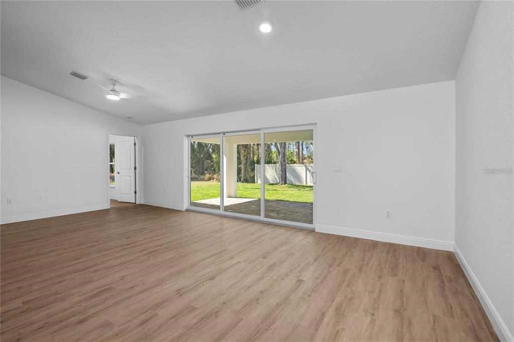 For Sale: $364,900 (4 beds, 2 baths, 1868 Square Feet)