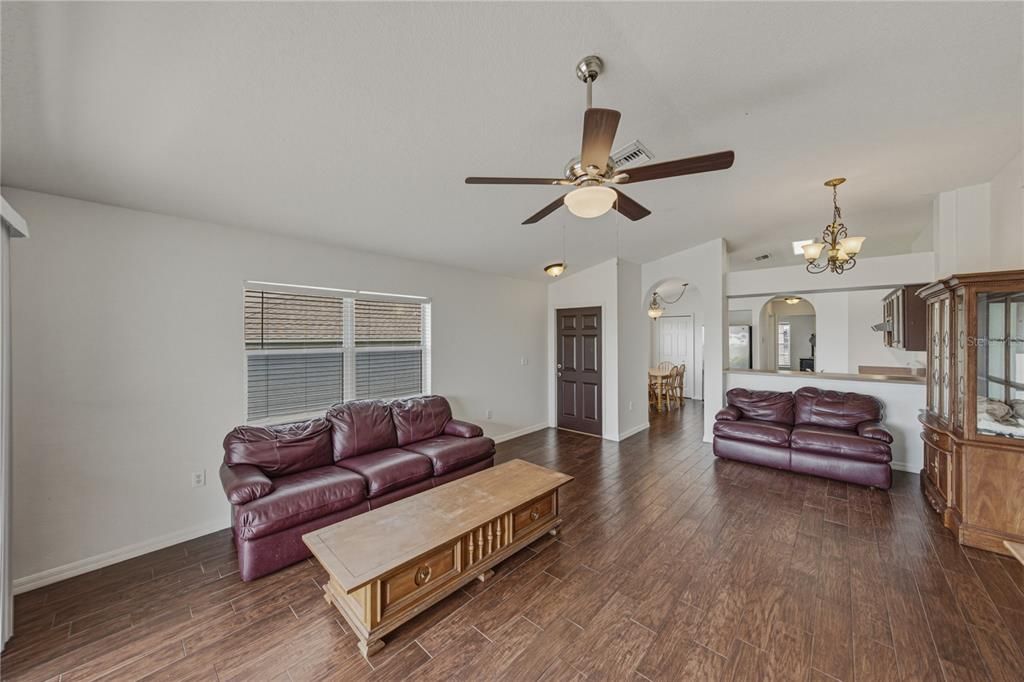 For Sale: $290,000 (3 beds, 2 baths, 1350 Square Feet)