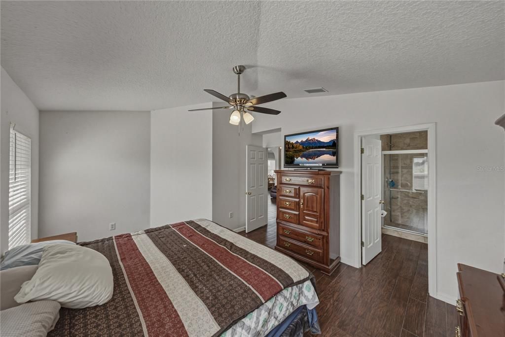 For Sale: $290,000 (3 beds, 2 baths, 1350 Square Feet)