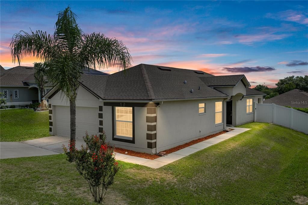 For Sale: $290,000 (3 beds, 2 baths, 1350 Square Feet)