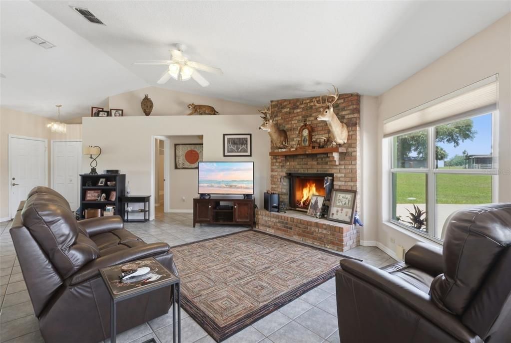 For Sale: $779,000 (2 beds, 2 baths, 1490 Square Feet)
