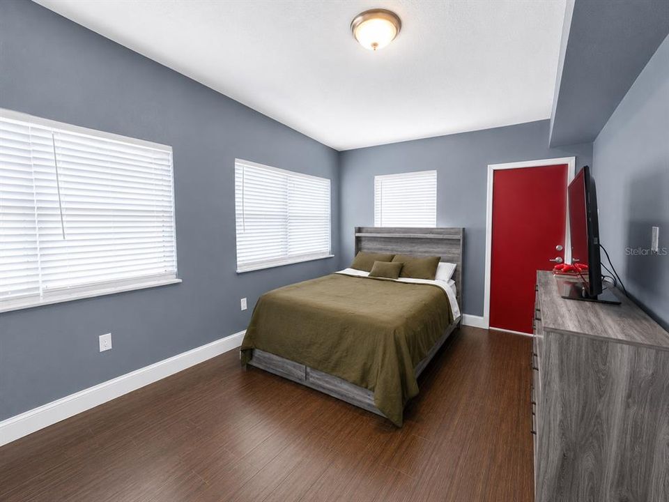 For Sale: $189,900 (3 beds, 1 baths, 1065 Square Feet)