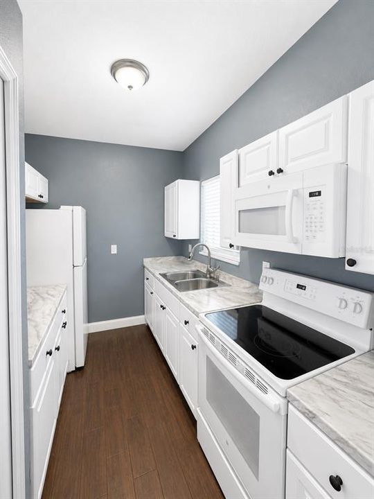 For Sale: $189,900 (3 beds, 1 baths, 1065 Square Feet)
