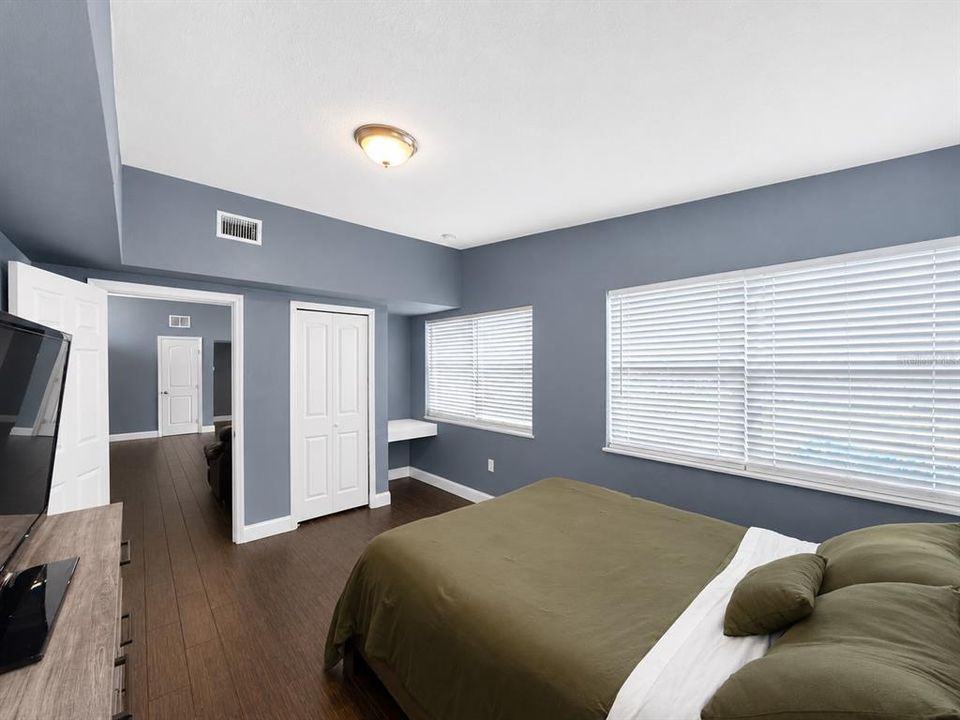 For Sale: $189,900 (3 beds, 1 baths, 1065 Square Feet)