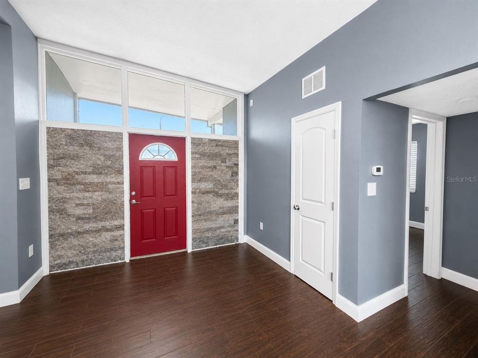 For Sale: $189,900 (3 beds, 1 baths, 1065 Square Feet)