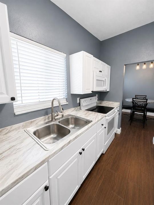 For Sale: $189,900 (3 beds, 1 baths, 1065 Square Feet)