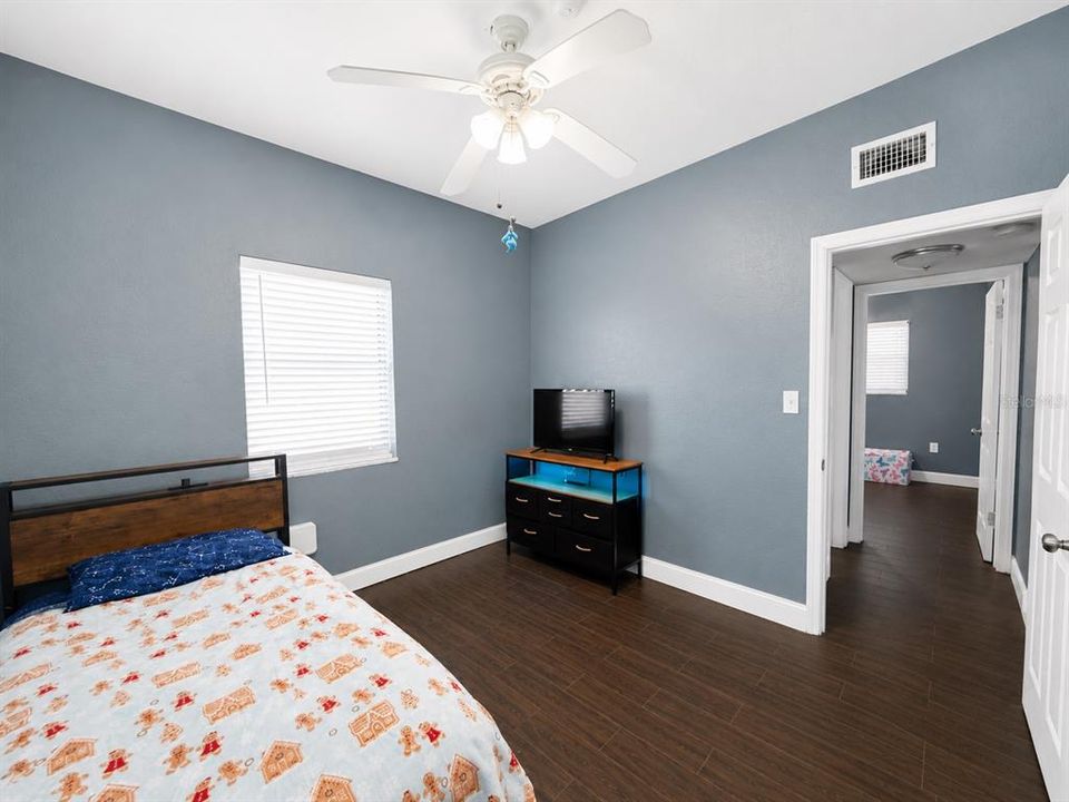 For Sale: $189,900 (3 beds, 1 baths, 1065 Square Feet)
