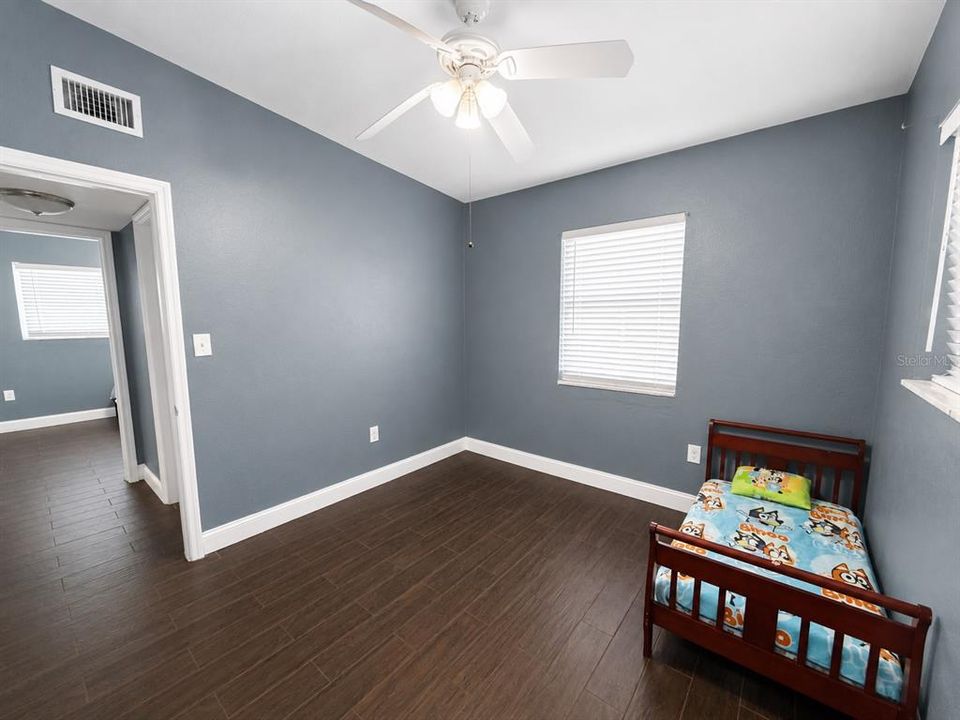 For Sale: $189,900 (3 beds, 1 baths, 1065 Square Feet)