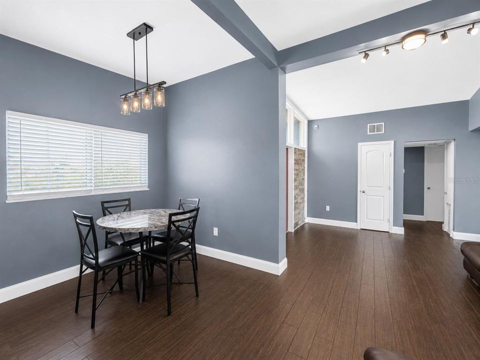 For Sale: $189,900 (3 beds, 1 baths, 1065 Square Feet)