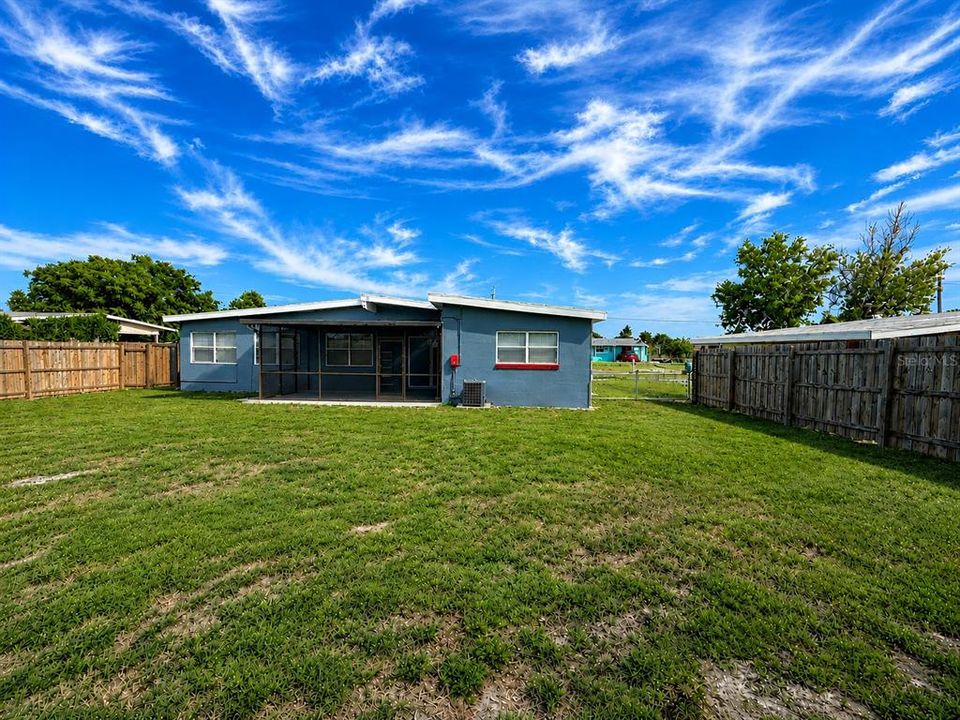 For Sale: $189,900 (3 beds, 1 baths, 1065 Square Feet)