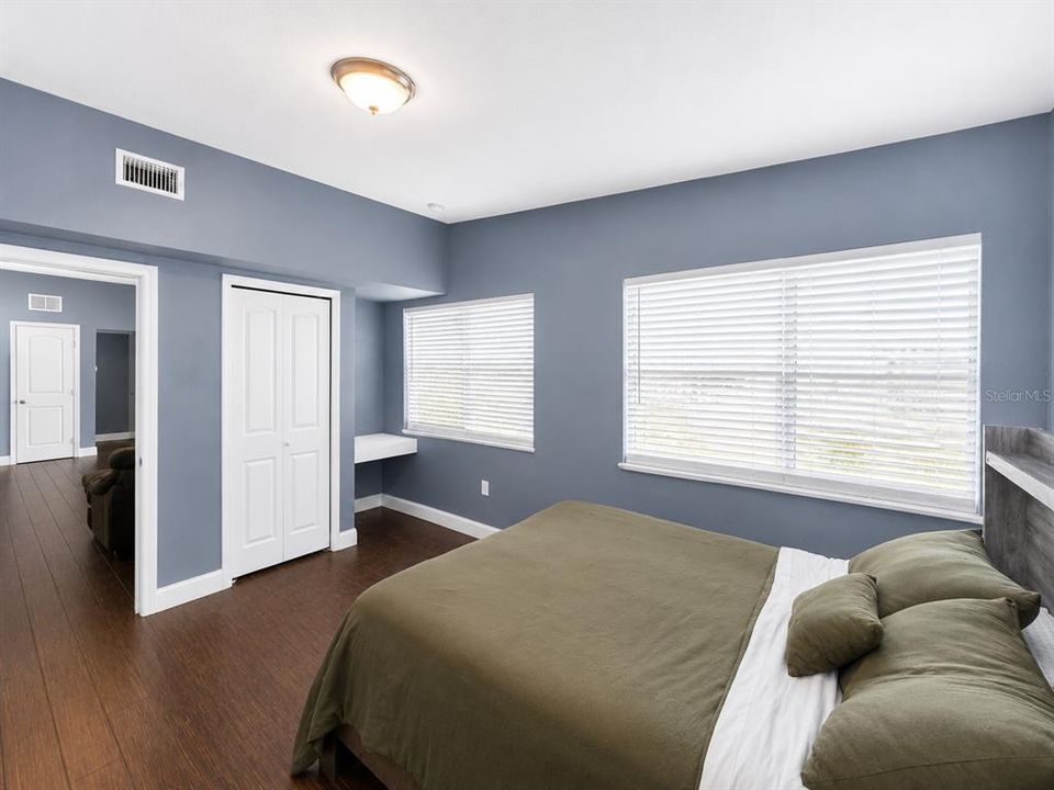 For Sale: $189,900 (3 beds, 1 baths, 1065 Square Feet)