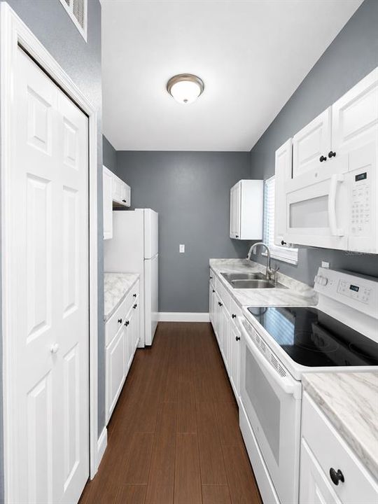 For Sale: $189,900 (3 beds, 1 baths, 1065 Square Feet)