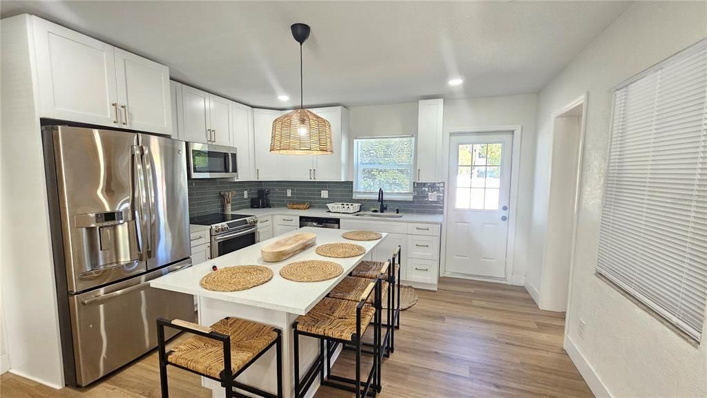 For Sale: $395,000 (2 beds, 2 baths, 970 Square Feet)