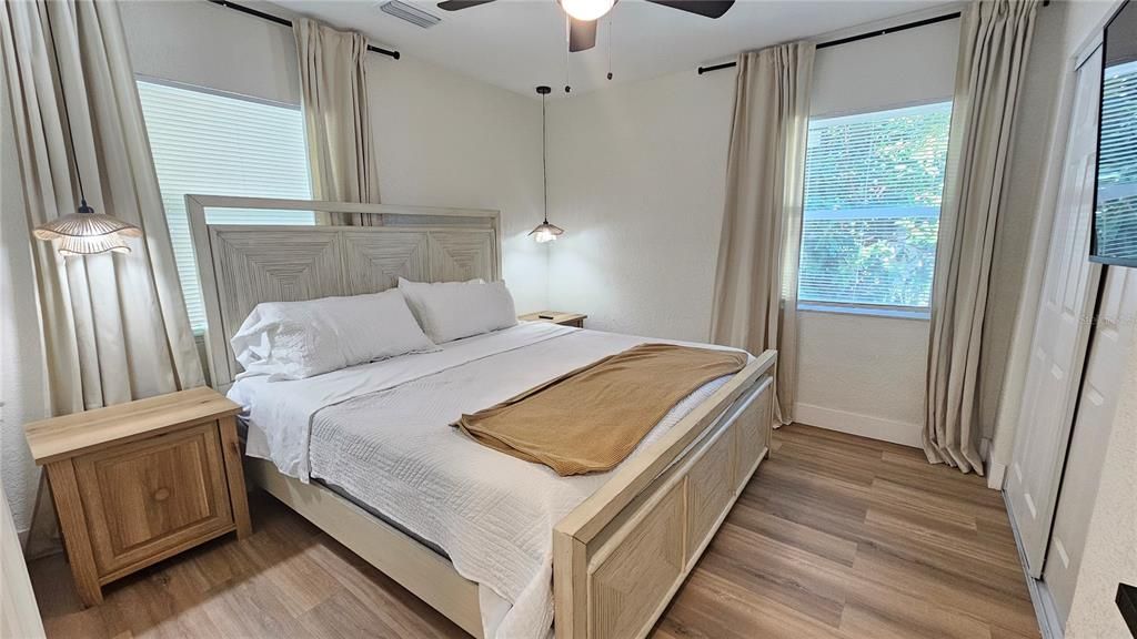 For Sale: $395,000 (2 beds, 2 baths, 970 Square Feet)