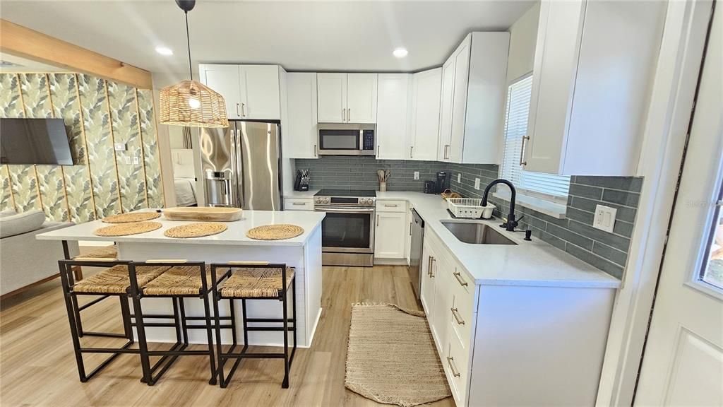 For Sale: $395,000 (2 beds, 2 baths, 970 Square Feet)
