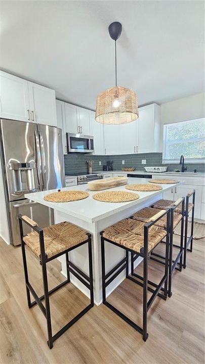 For Sale: $395,000 (2 beds, 2 baths, 970 Square Feet)