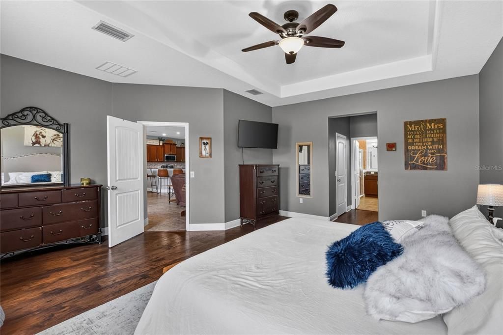 For Sale: $409,900 (4 beds, 2 baths, 2486 Square Feet)