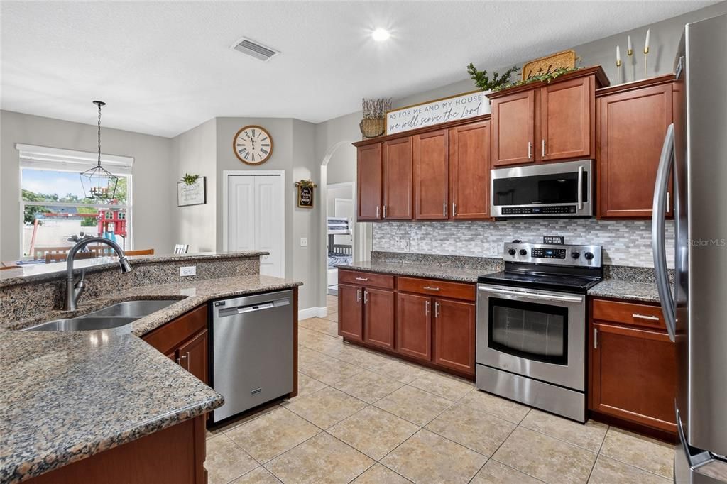For Sale: $409,900 (4 beds, 2 baths, 2486 Square Feet)